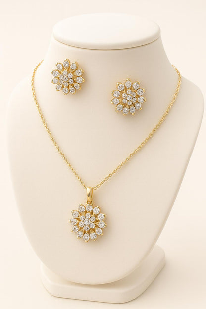 Pendent set in pearls and zircons